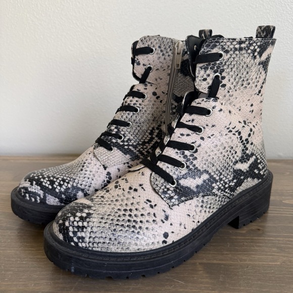 Madden Girl Shoes - Madden Girl Womens 8M Aleena Faux Snakeskin Lug Sole Lace Up Combat Boots‎
